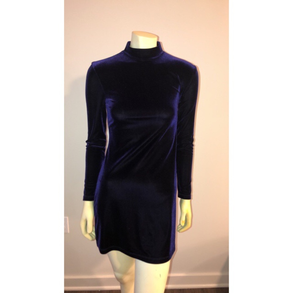 Long sleeve velvet dress (Polyester spandex)